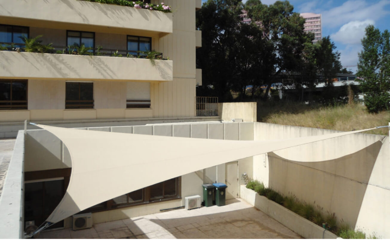 Abri pour entreprise et maison