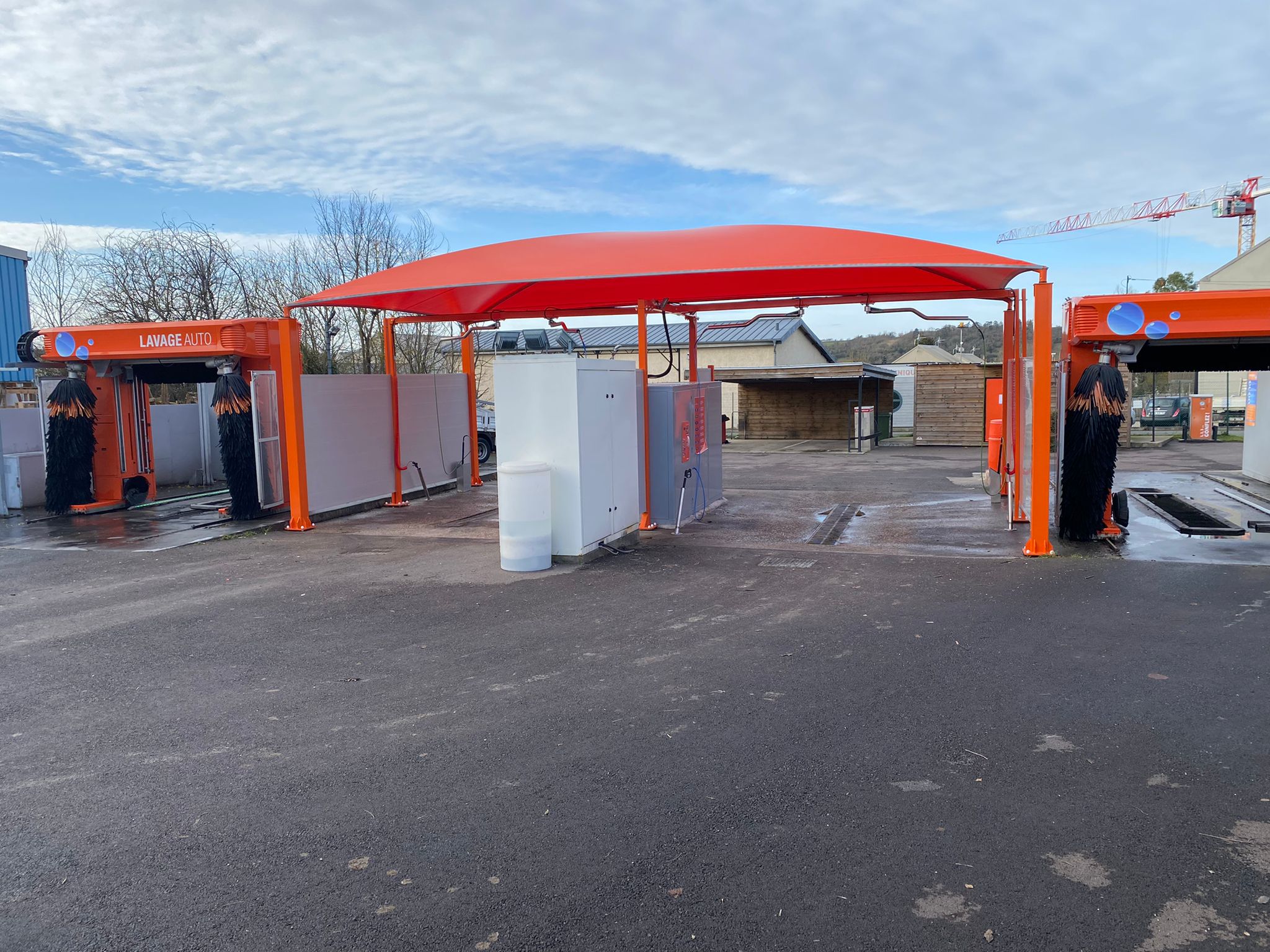 Abris pour piste de lavage auto