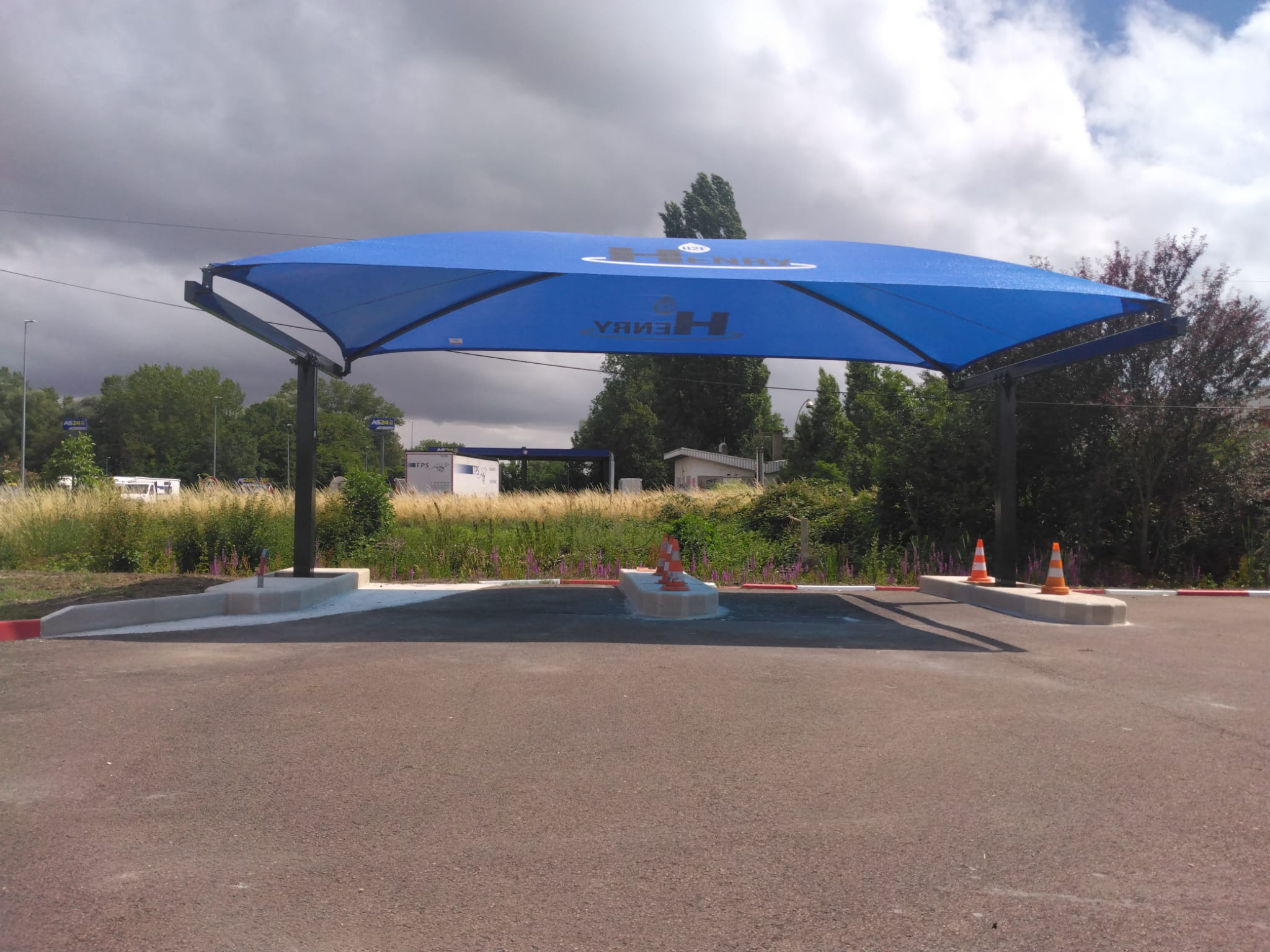 Abri d’aspirateur en station de lavage auto